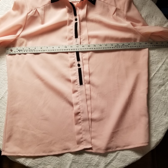 Vintage TanJay Elegant Polyester Pink Blouse with Black Accents In A Size 16 - Picture 6 of 9
